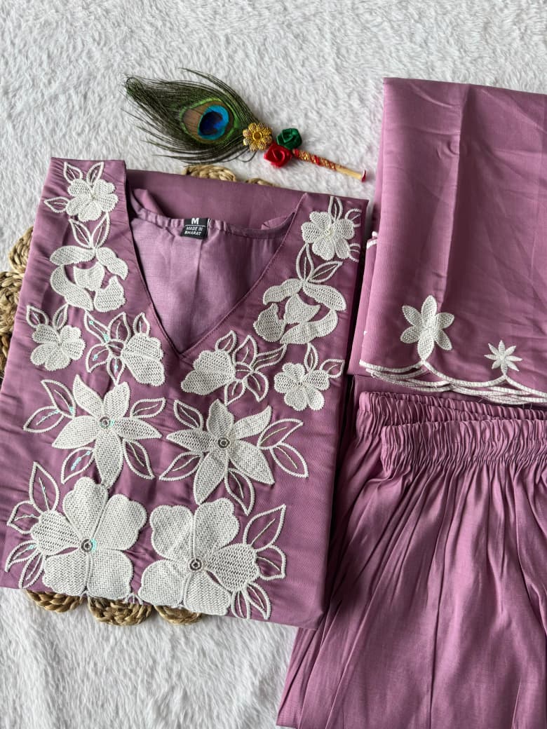 Ice wine Straight Art Embroidery Silk Kurta Set