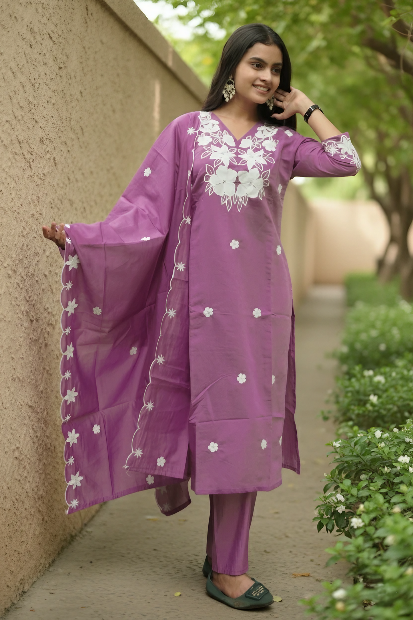 Ice wine Straight Art Embroidery Silk Kurta Set